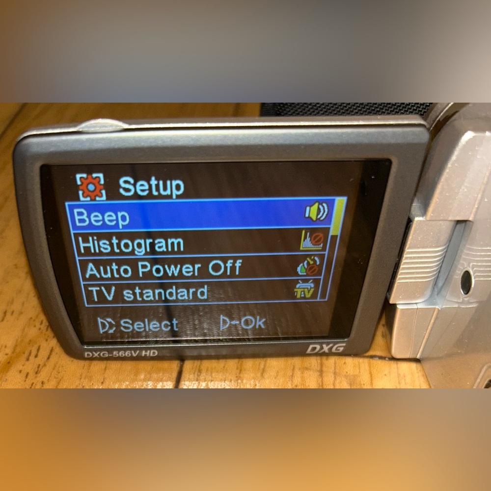 Silver HD Video Camera - Picture 5 of 8